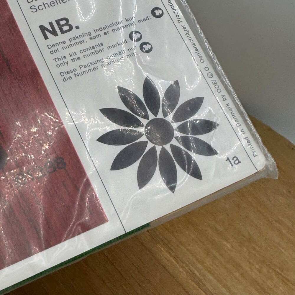 This is an Oehlenschläger Design OOE Roses Bellpull counted cross stitch kit New - Picture 6 of 9